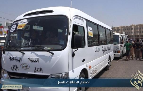 Uno de los autobuses fletados por el Estado Islámico para sus fieles seguidores