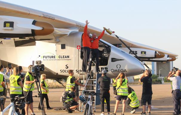 El avión Solar Impulse II se marchará la madrugada del domingo o la del lunes tras más de 2 semanas en Sevilla