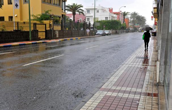 Cerradas 17 carreteras en Canarias, 14 por hielo y 3 por desprendimientos