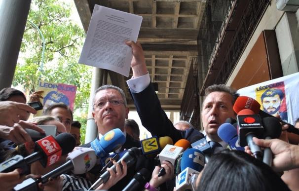 Alberto Ruiz Gallardón regresa a Venezuela para asistir a la audiencia judicial de Leopoldo López