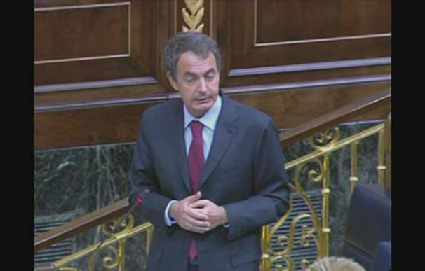 Zapatero dice que el Gobierno respeta la huelga, pero mantendrá sus políticas