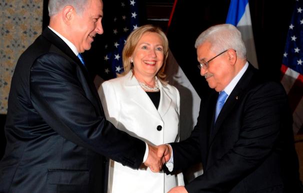 Clinton dice que los israelíes y los palestinos "están entrando en materia"