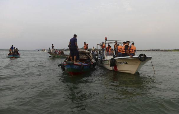 Aumenta a 28 la cifra de muertos en naufragio en Bangladesh