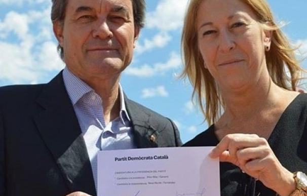 Mas invita a PSOE y Podemos a presentar un Gobierno alternativo con el que se abre a dialogar