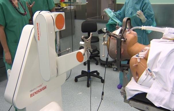 Una operación pionera con robot consigue curar la epilepsia al 80% de los pacientes