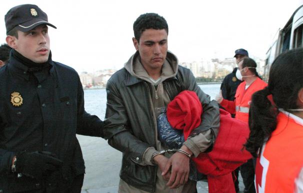 Rescatan a dos inmigrantes magrebíes que entraban a nado desde Marruecos