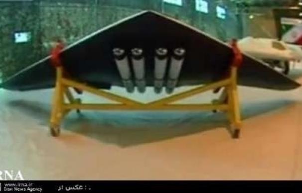 Irán presenta un dron de fabricación propia, copia de uno estadounidense, capaz de portar bombas inteligentes