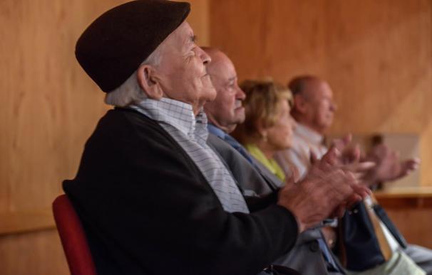 Gran Canaria homenajea a sus cuatro artesanos más veteranos y el Cabildo les promete que su herencia tendrá futuro