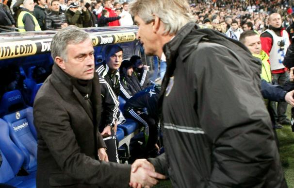 Mourinho y Pellegrini se saludan antes del Madrid-Málaga