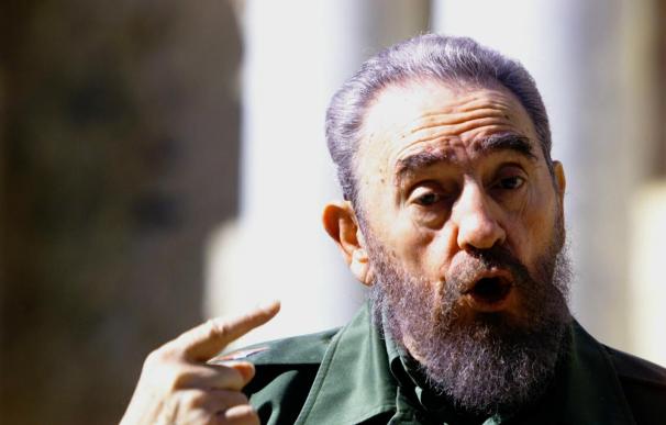 Fidel Castro critica la "colosal campaña de mentiras" sobre Libia