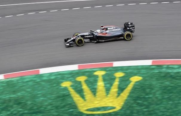 Hamilton vuela en Sepang y Alonso buscará los puntos desde la última plaza