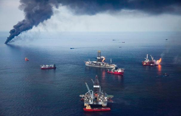BP retira del pozo el sistema de válvulas que provocó el vertido en el Golfo