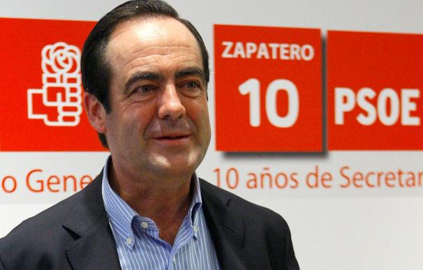 Bono pide al ganador que trate al adversario "como Zapatero me trató a mí"