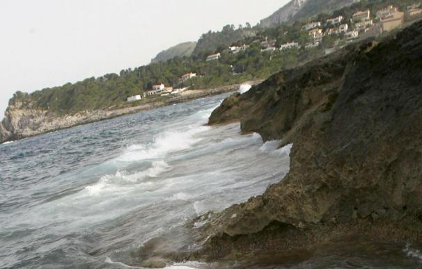 El cadáver encontrado en la playa de la Macarella corresponde a un hombre de Ciutadella