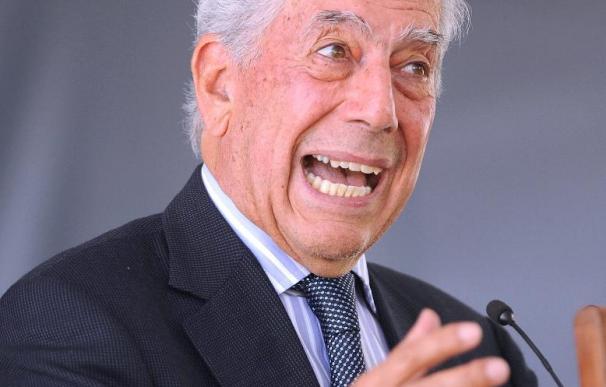 La invitación a Vargas Llosa a la Feria de Buenos Aires divide a políticos y escritores argentinos