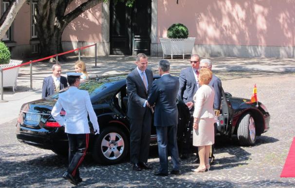 Felipe VI renueva en Lisboa el compromiso de la Corona española de trabajar "hombro con hombro" con Portugal