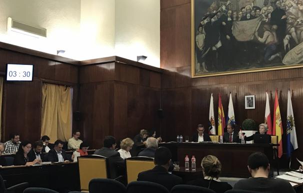 Enfrentamiento del alcalde con Casares y Mantecón por los viajes y gastos durante el Pleno
