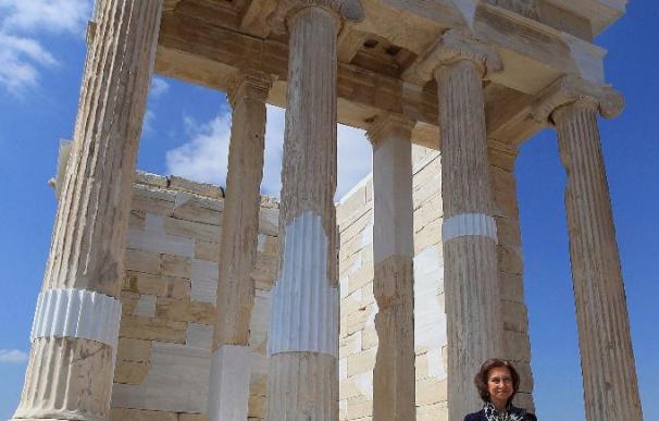 La reina Sofía visita la Acrópolis para conmemorar lazos entre Aragón y Atenas