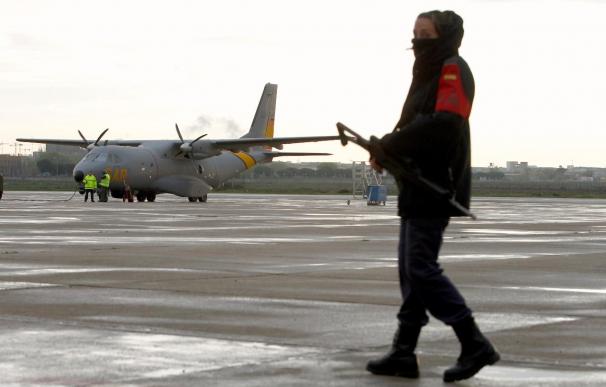 Parte un avión de vigilancia marítima con 12 militares para unirse a la misión en Libia