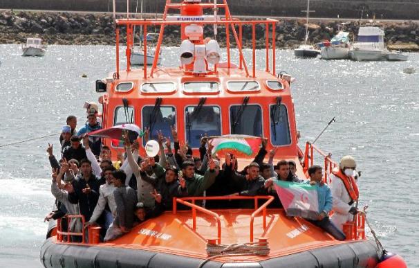 Arriba a Lanzarote una lancha con 47 inmigrantes que se declaran saharauis