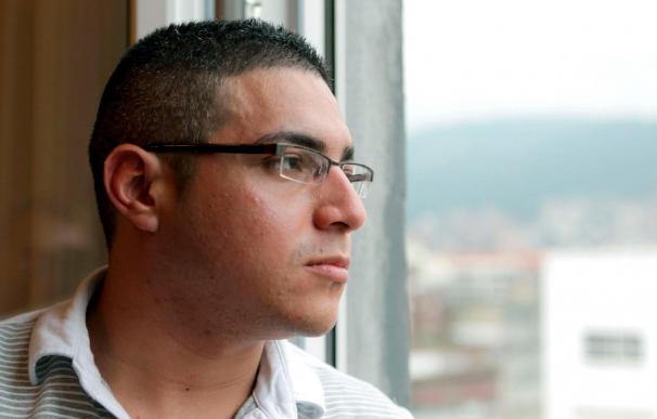 Un joven ecuatoriano con un tumor pide ayuda para que su madre pueda acompañarle