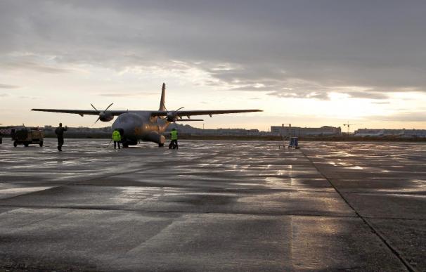 Parte un avión de vigilancia marítima con 12 militares para unirse a la misión en Libia