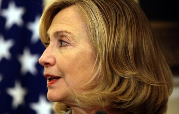 Clinton insta a Gadafi a tomar la decisión correcta y marcharse