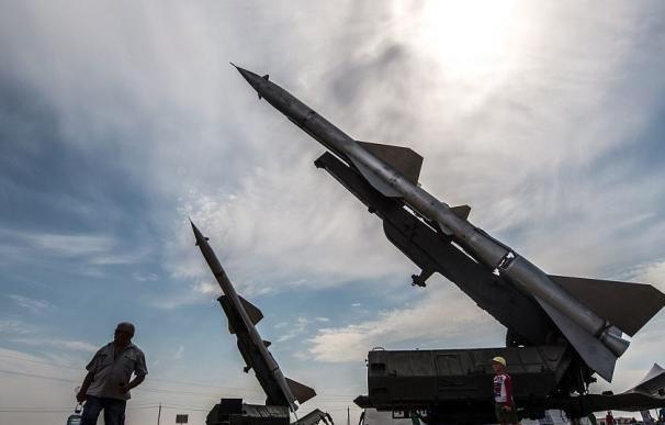 Rusia prueba con misiles que despiertan las sospechas de EEUU y UK.
