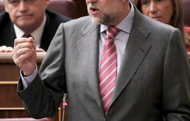 Rajoy acusa a Zapatero de ser una pérdida de tiempo para salir de la crisis