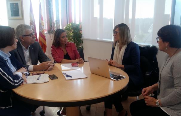 Mayte Pérez se reúne con la coordinadora del método Kiva contra el acoso escolar