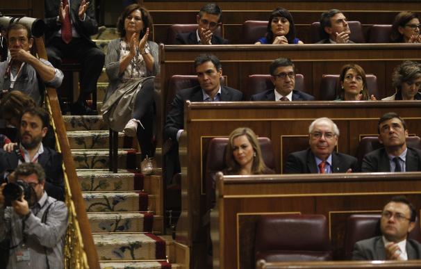 Pedro Sánchez y los críticos evitan aplaudir a Antonio Hernando durante su discurso