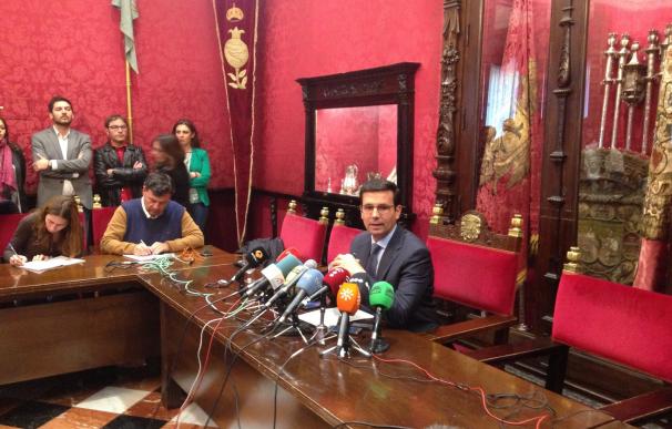 Cuenca explica este viernes ante el pleno el contrato de la Junta por el que le investiga el juez