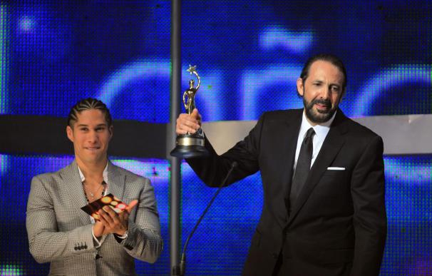 Guerra recibe tres premios "Casandra" que reconocen a Rodríguez y Flores