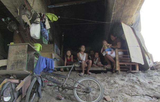 Miles de filipinos siguen sin hogar seguro 6 meses después del tifón Haiyan