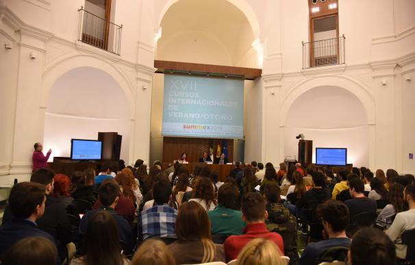 Un curso trata en la Asamblea de Extremadura los derechos fundamentales y su futuro en los actuales tiempos "convulsos"