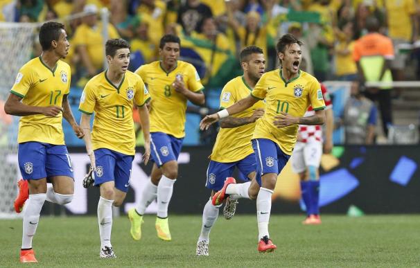 Neymar celebra el gol anoche antes Croacia. EFE