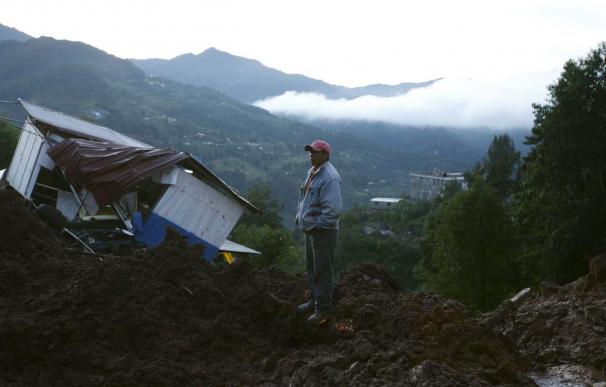 El Ejército rescata cuatro cuerpos en el derrumbe de un cerro en Oaxaca, sur de México