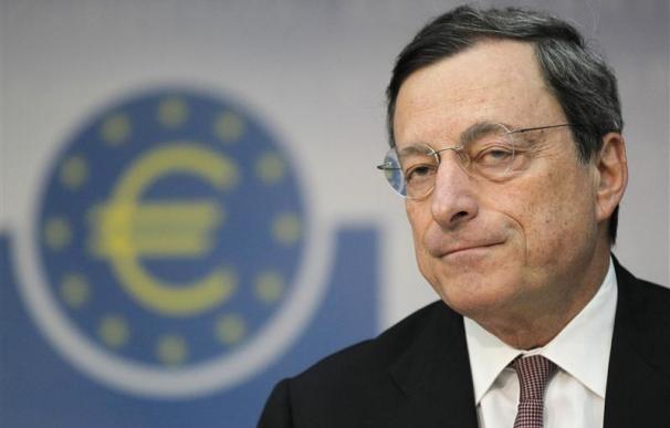 Mario Draghi, del BCE, dice que el euro no está en peligro