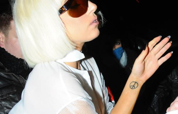 Lady Gaga estrena columna de moda