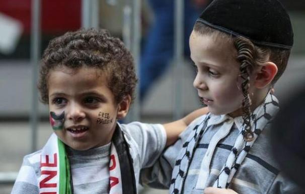 Una campaña viral muestra el amor entre judíos y árabes para frenar la guerra