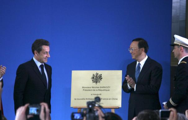 Hu dice a Sarkozy que el uso de la fuerza en Libia sólo traerá "complicaciones"