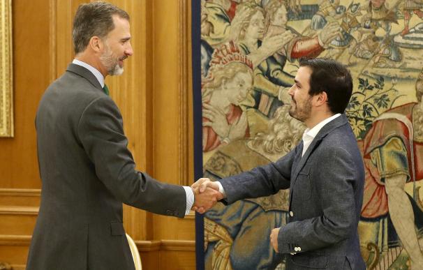 Garzón anticipa al Rey que habrá movilizaciones contra el Gobierno de Rajoy y su "guardia pretoriana" del PSOE