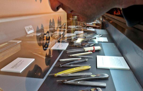 Más de 400 objetos de la colección Pages recrean la historia de la peluquería