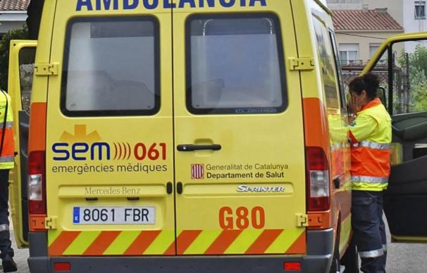 Tres muertos y dos heridos al chocar un camión y un turismo en Girona