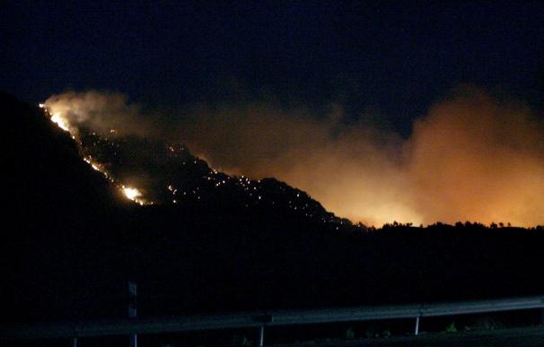 Un incendio afecta a las laderas norte y sur Sierra del Molino en Murcia