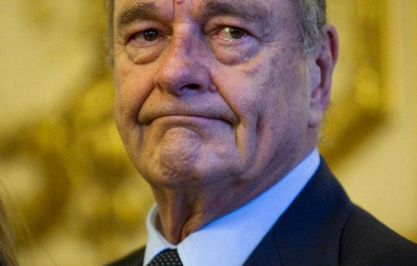 Abierto el juicio a Chirac en su ausencia y con una demanda para aplazarlo