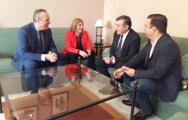 García (PSOE) presenta a la Mancomunidad del Campo de Gibraltar el Plan Invierte, con 1,5 millones en la comarca
