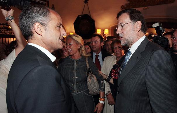 Rajoy se reencuentra con Francisco Camps en Santiago de Compestela