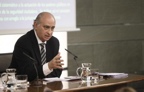Fernández Díaz dice que el comisario de DDHH no ha leído la ley y le pide respeto a España