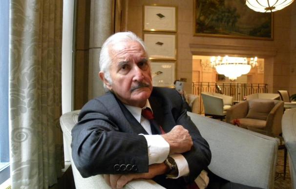 Carlos Fuentes defiende la novela porque la ficción no tiene fronteras
